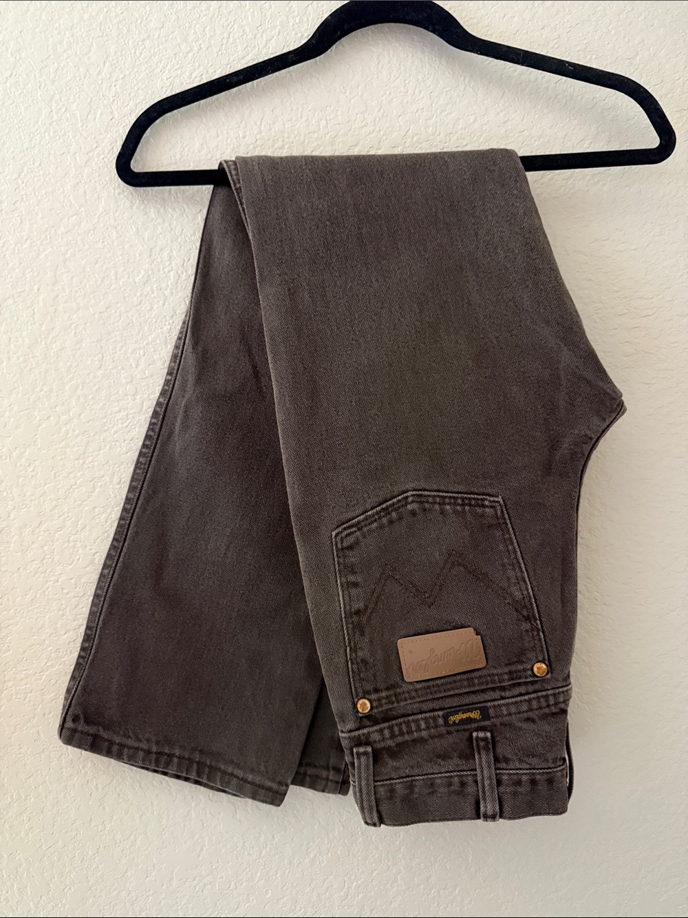 Wrangler Straight Leg Jeans in Charcoal